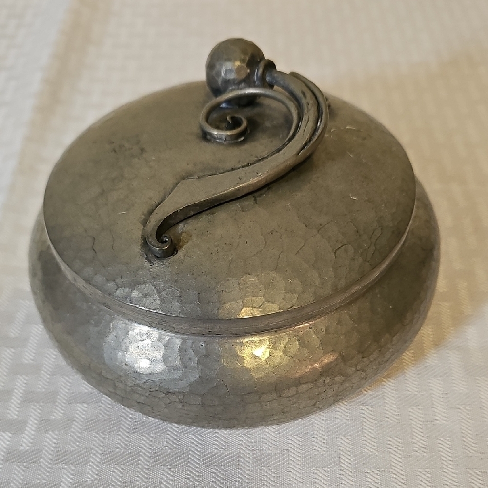 Silver Curved Handle Accent Decor